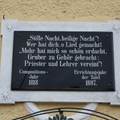 Gedenktafel an der Schule Arnsdorf