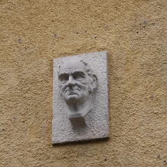 Büste Franz Xaver Grubers am Gruberhaus Hallein