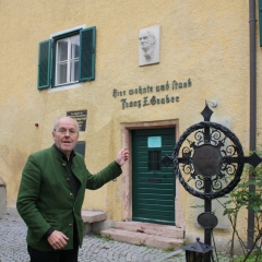 Präsident Michael Neureiter am Grubergrab