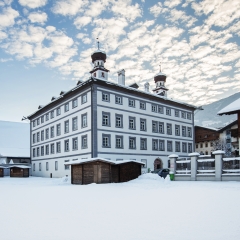 Pfarrkirche und Schloss Fügen